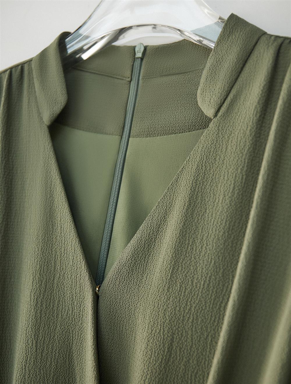 Robe bulle plissée en mousseline verte avec taille plissée et manches longues pour les trajets quotidiens au bureau