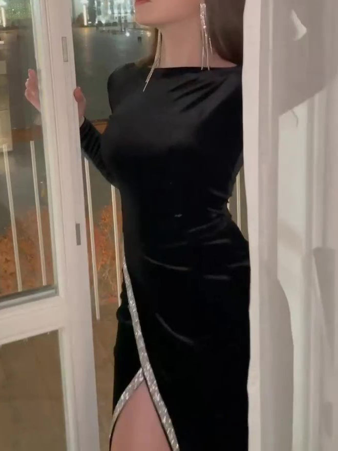 Robe longue fendue à sequins et empiècements en velours