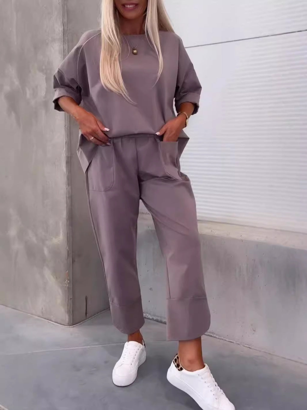 Ensemble deux pièces uni à col rond et pantalon court