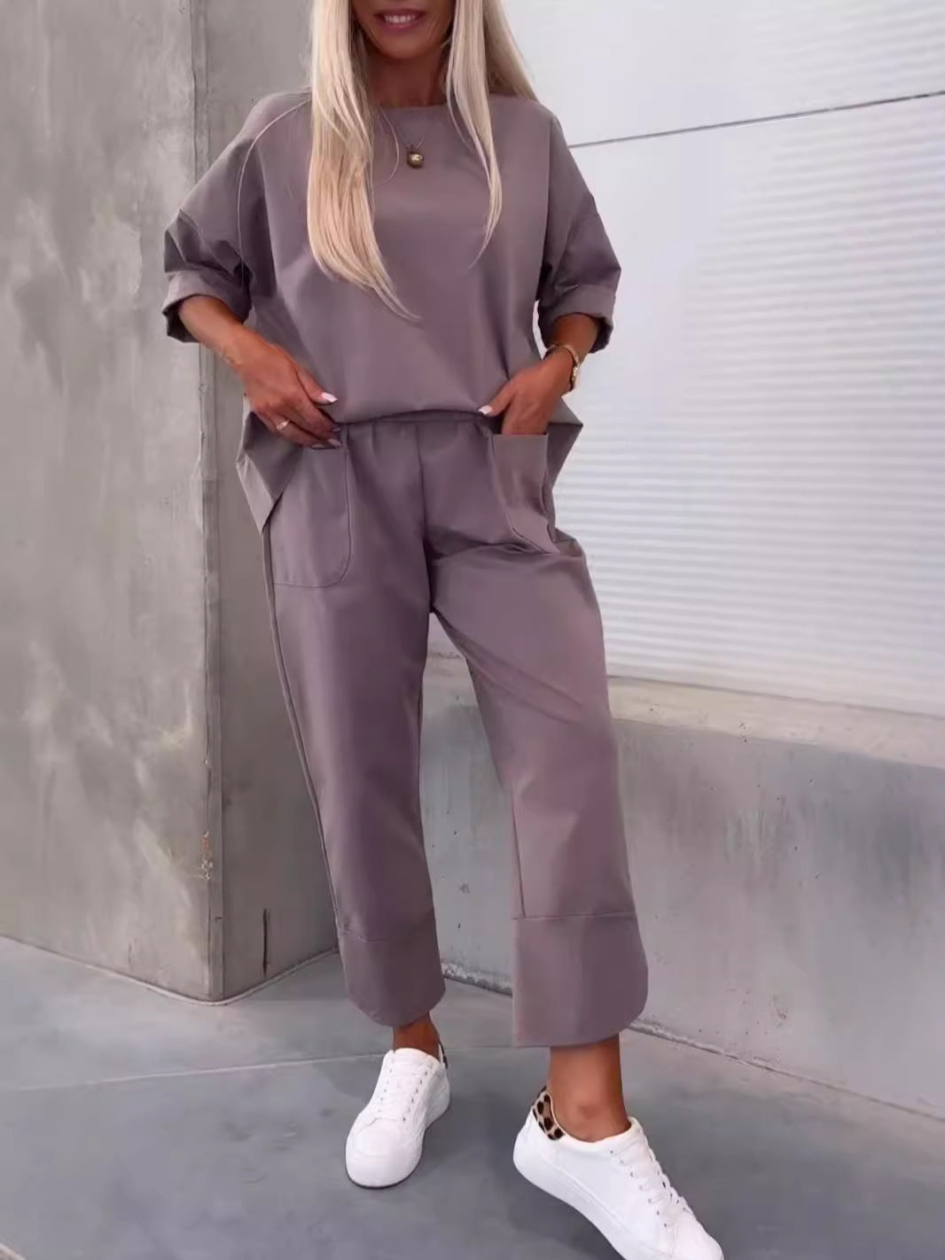 Ensemble deux pièces uni à col rond et pantalon court