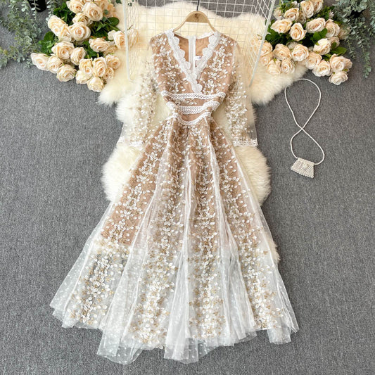 Robe haut de gamme à manches mi-longues brodée de fleurs, style industriel lourd, idéale pour les événements spéciaux du Ramadan.