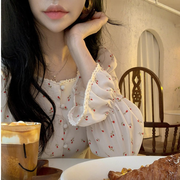 Chemise ajustée à manches longues et col carré à motif floral abricot
