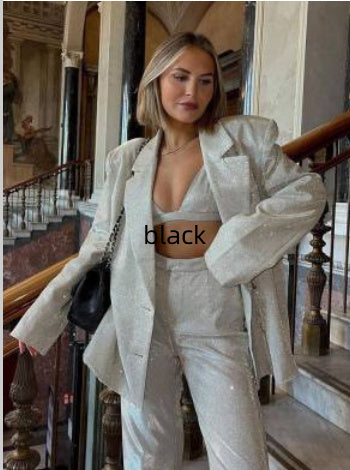 Veste de costume à paillettes, sous-vêtements, pantalon droit.