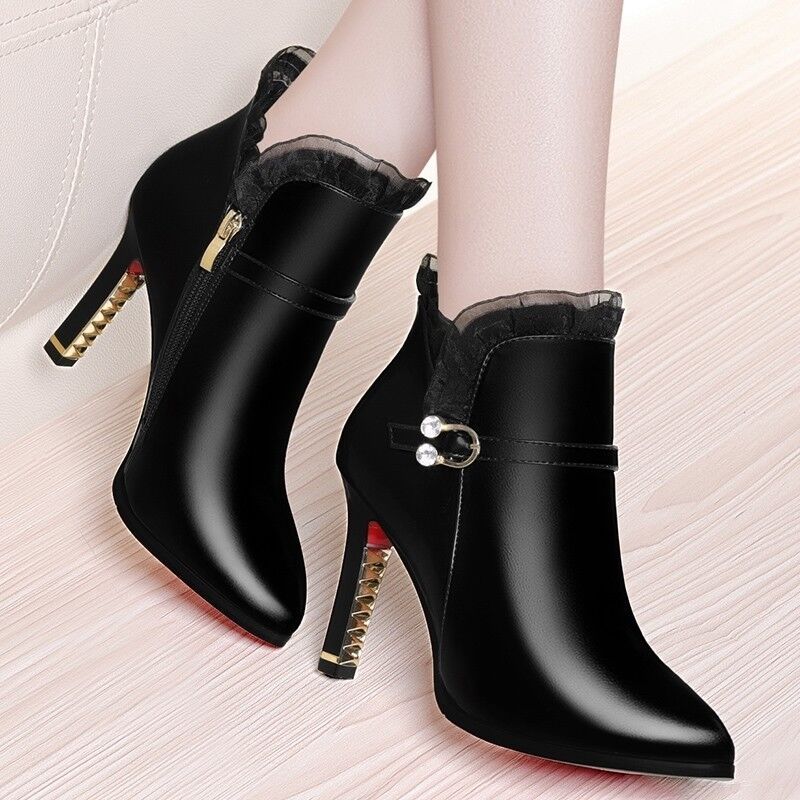 Bottes noires à talons aiguilles et à fermeture éclair latérale pour femme
