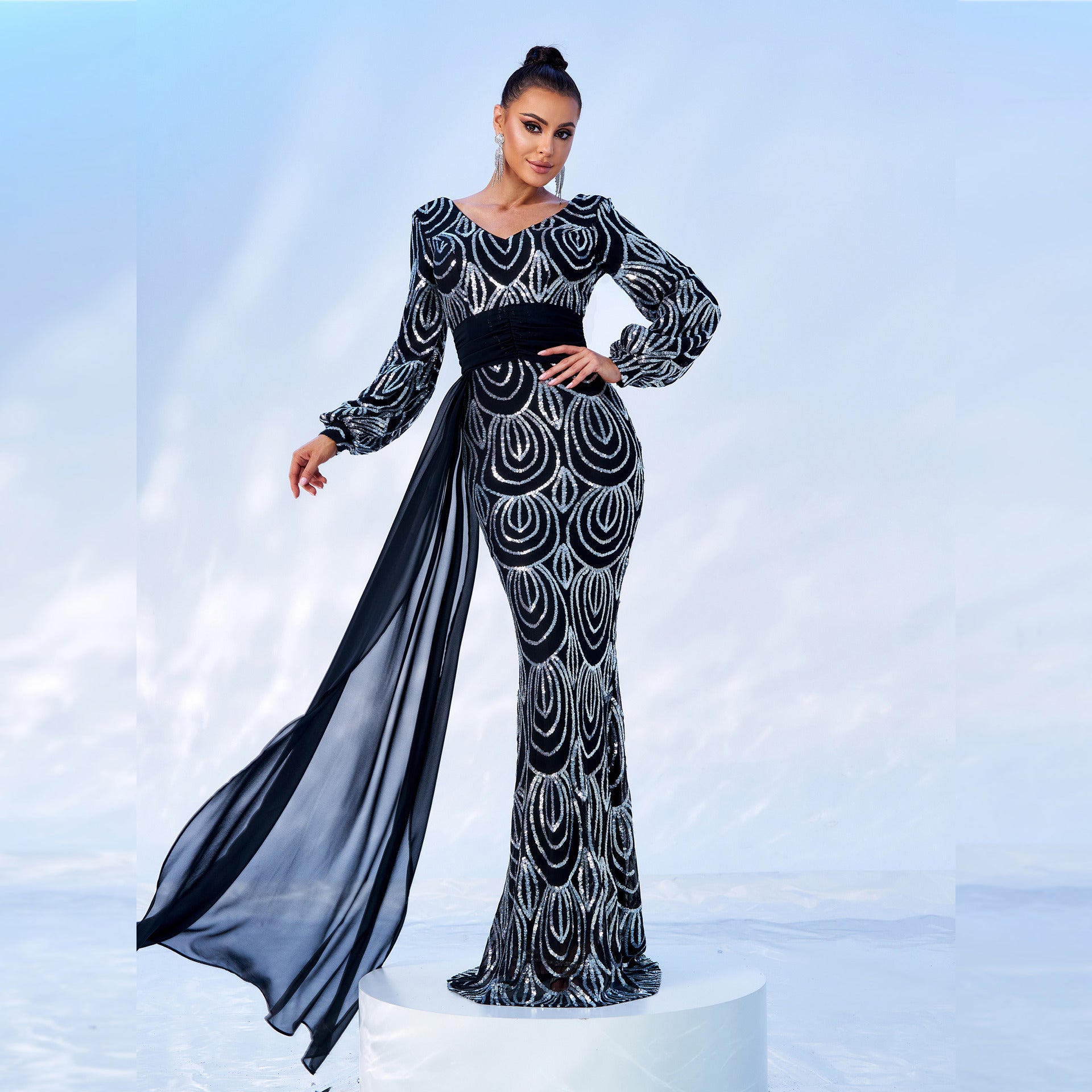 Robe de soirée élégante à col en V et sequins, manches longues, pour événements à Dubaï