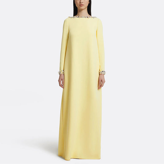 فستان عباية طويل فضفاض مزين بالخرز بتصميم بسيط وأنيق