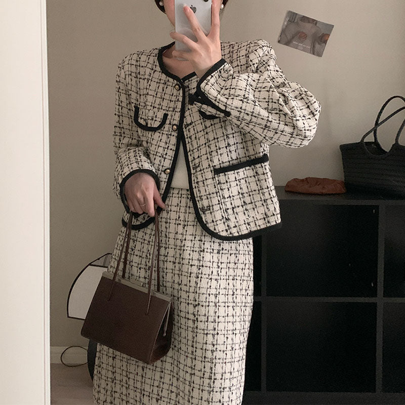 Petit manteau court en tweed à col rond style campagne, tailleur jupe écossaise taille haute