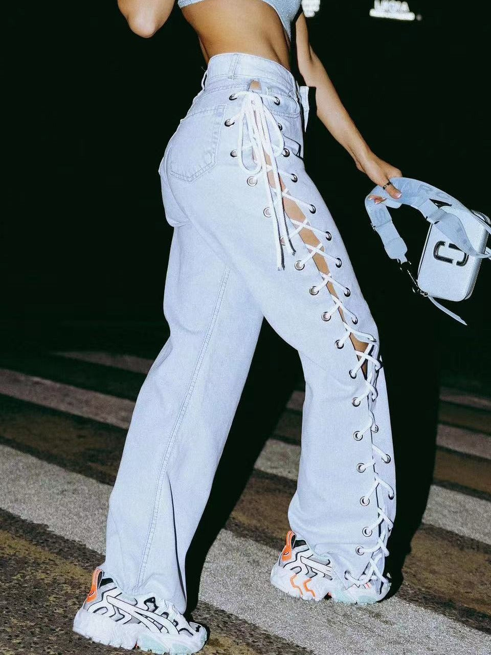 بنطلون نسائي واسع الساقين عصري وأنيق