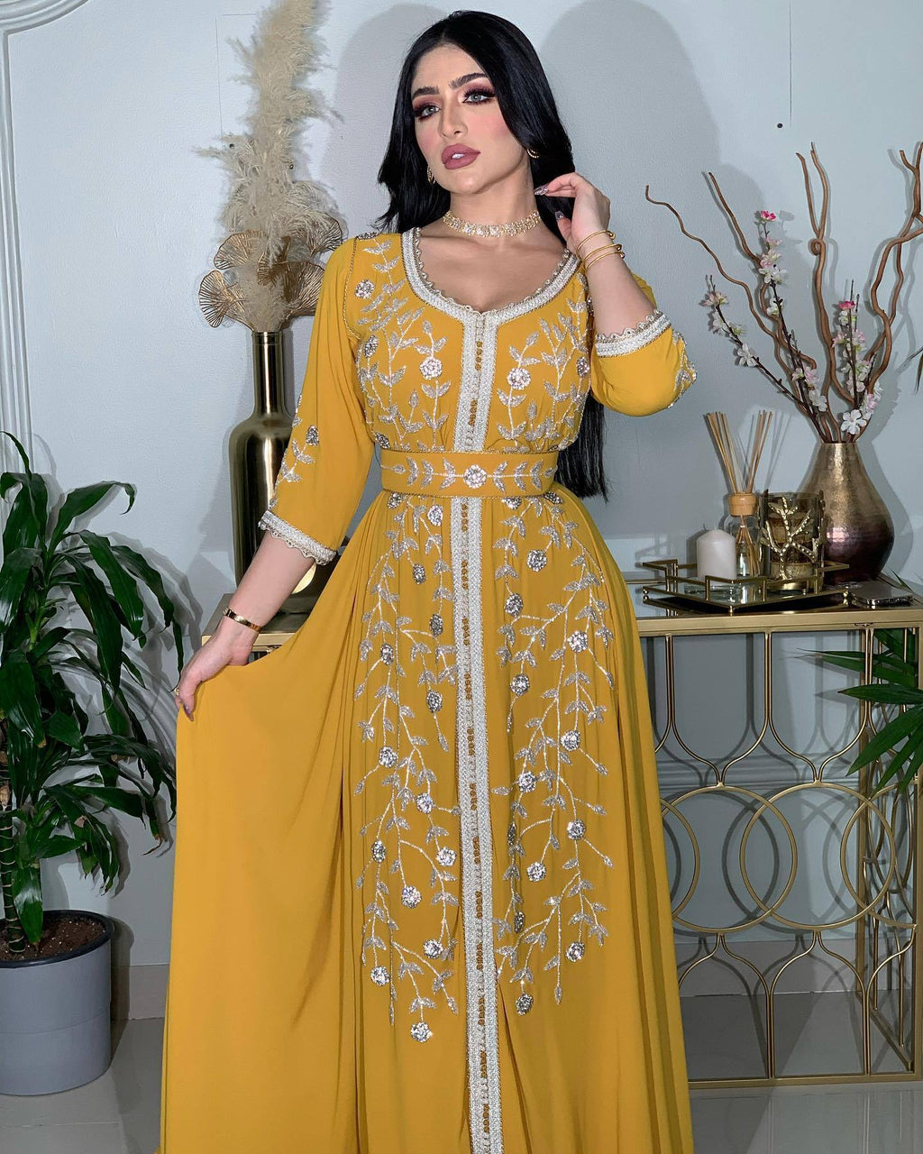 روب سهرة دانتيل أصفر بأكمام منفوخة وتطريز حجر الراين للنساء