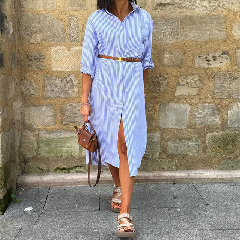 Robe mi-longue évasée à rayures bleues et boutons pour femme
