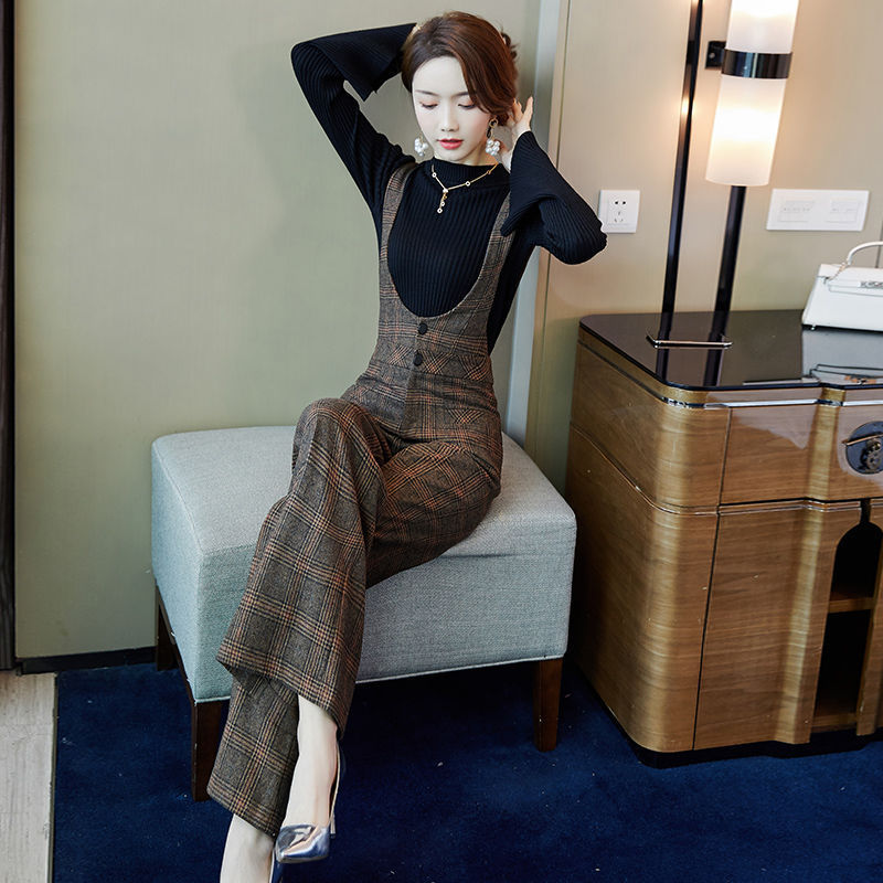 Wide-leg Pants Wear A Lightly Cooked Jumpsuit