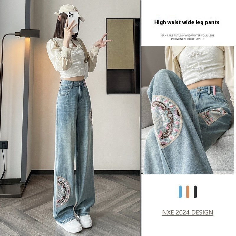 Jean droit taille haute bleu glacier avec broderie