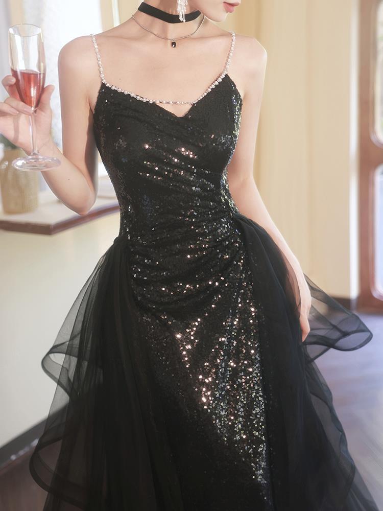 Robe de soirée sans manches noire à sequins